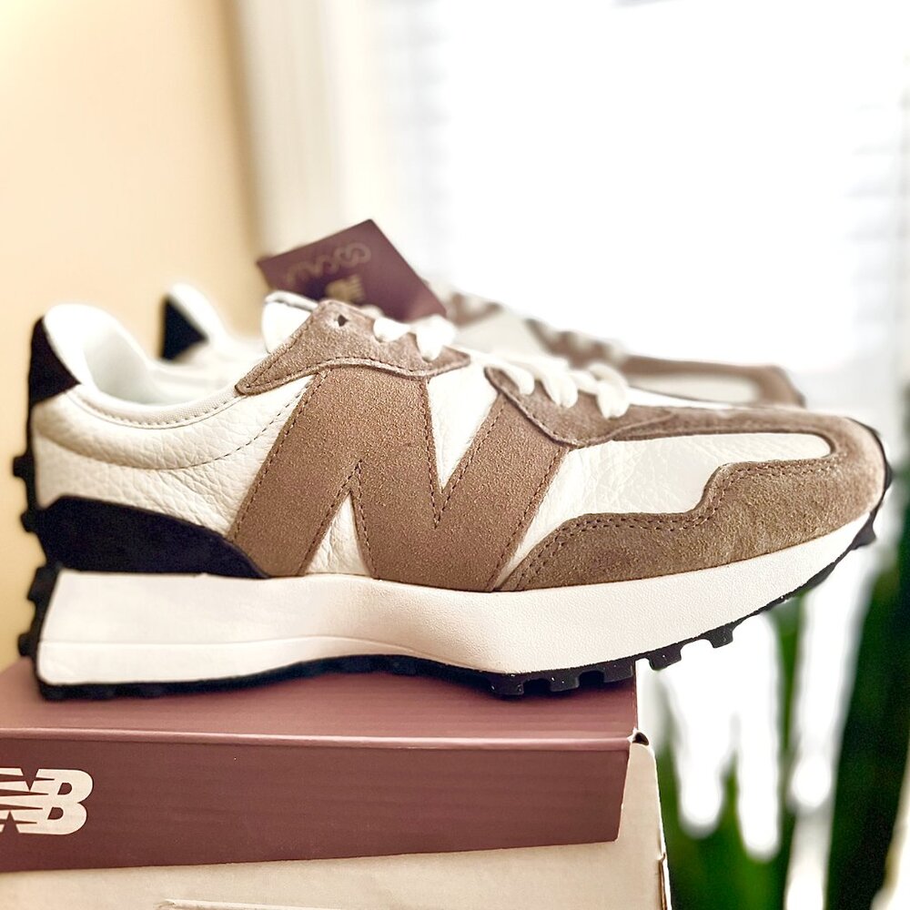 New Balance 327 RARE LIMITED EDITION Womens Sneakers White Brown size 6 WS327BCM